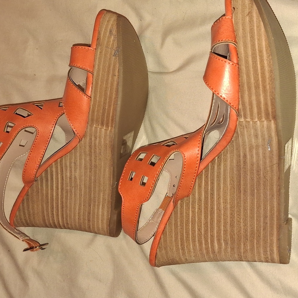 Restricted Orange Cage Wedges - Picture 6 of 8